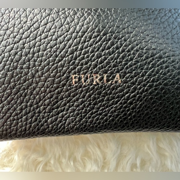 Authentic Furla Black Leather Envelope Clutch with chain - Picture 2 of 9